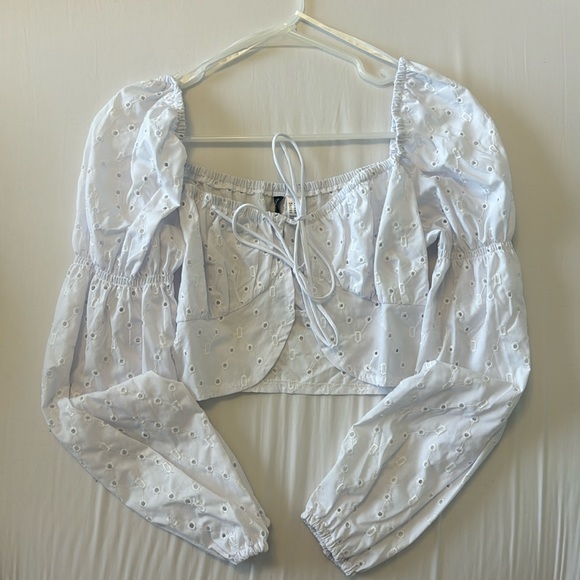 H&M Tops - Balloon- sleeved crop blouse